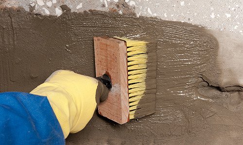 Нанесение ремонтного состава на бетонную поверхность