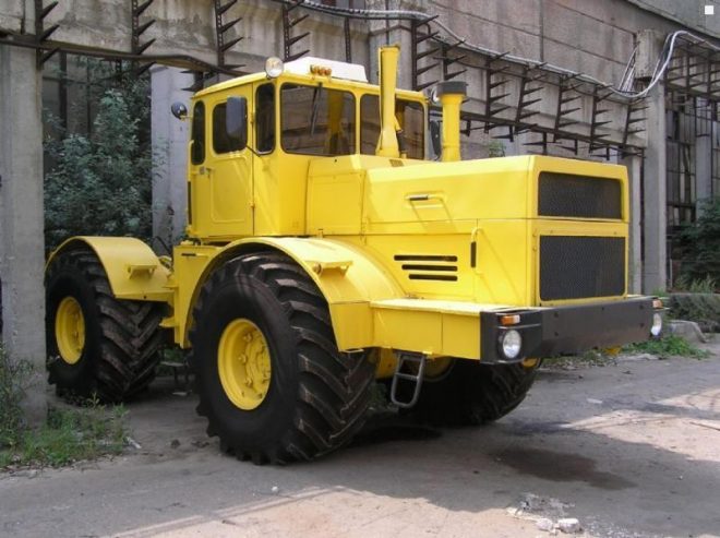 Трактор К-700