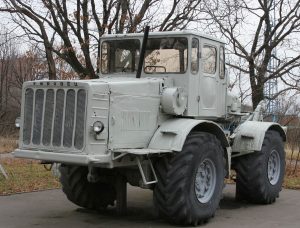 Трактор К-700 военный